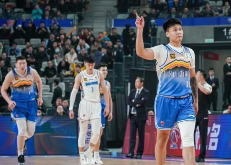 媒体人：赵睿的转会费不及张镇麟转会上海转会费的一半